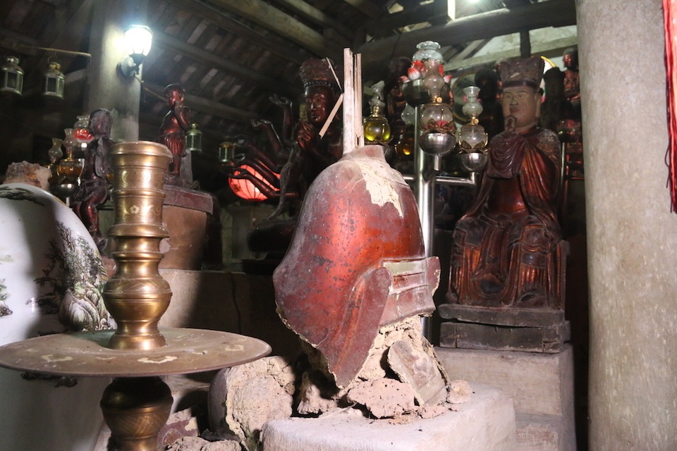 Cám cảnh ngôi chùa 300 tuổi dột nát, tượng nứt vỡ ở Hà Nội - 3 Cám cảnh ngôi chùa 300 tuổi dột nát, tượng nứt vỡ ở Hà Nội - 3