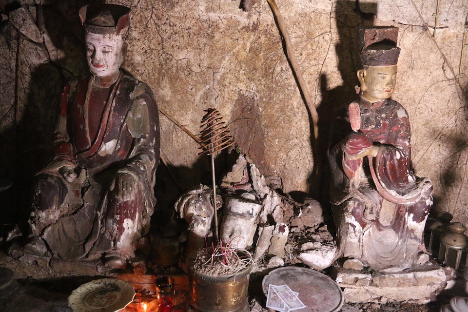 Cám cảnh ngôi chùa 300 tuổi dột nát, tượng nứt vỡ ở Hà Nội - 2 Cám cảnh ngôi chùa 300 tuổi dột nát, tượng nứt vỡ ở Hà Nội - 2