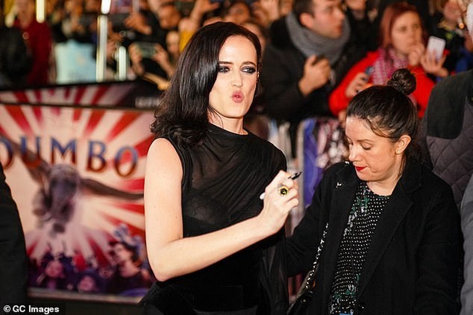 Bond girl Eva Green quyến rũ với váy đen xuyên thấu  - 8