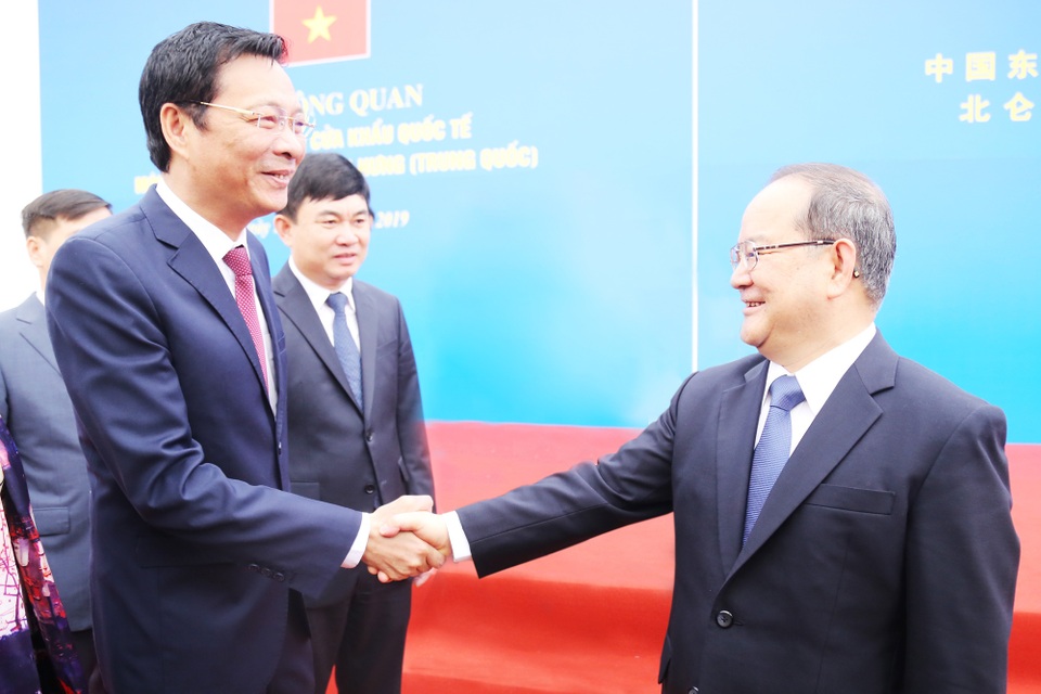 Thông quan cầu Bắc Luân II, cây cầu nối Việt Nam - Trung Quốc - 3 Thông quan cầu Bắc Luân II, cây cầu nối Việt Nam - Trung Quốc - 3