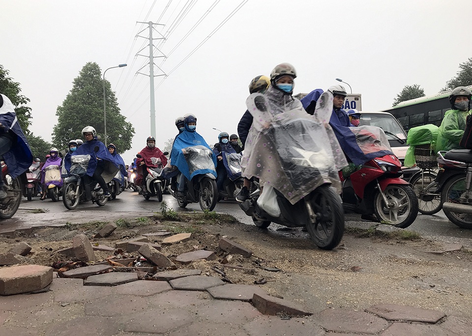 Quay cuồng trên đoạn đường tắc kinh khủng nhất Hà Nội - 7 Quay cuồng trên đoạn đường tắc kinh khủng nhất Hà Nội - 7