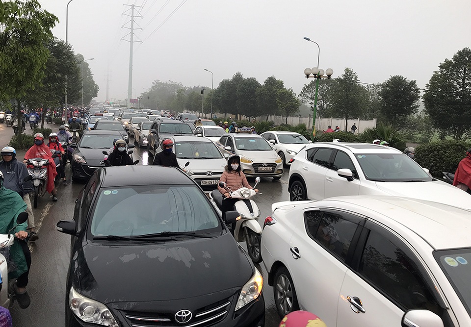 Quay cuồng trên đoạn đường tắc kinh khủng nhất Hà Nội - 3 Quay cuồng trên đoạn đường tắc kinh khủng nhất Hà Nội - 3