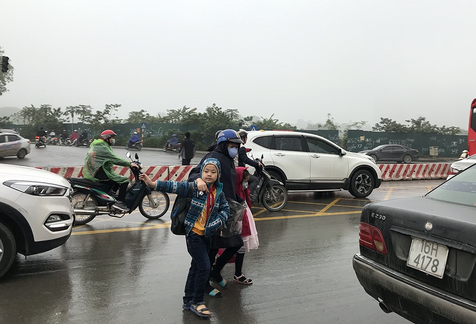 Quay cuồng trên đoạn đường tắc kinh khủng nhất Hà Nội - 14 Quay cuồng trên đoạn đường tắc kinh khủng nhất Hà Nội - 14
