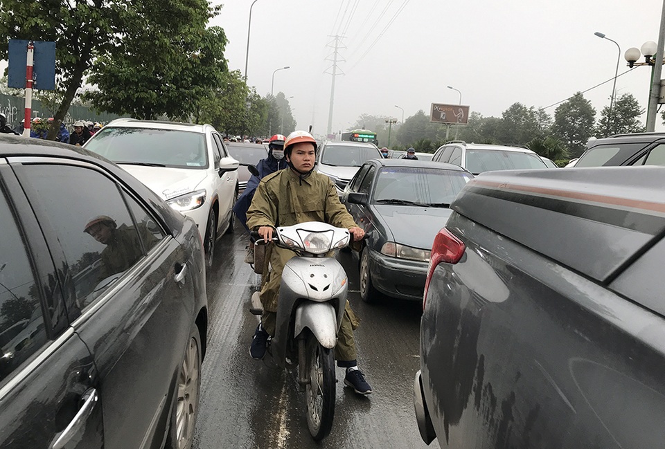 Quay cuồng trên đoạn đường tắc kinh khủng nhất Hà Nội - 19 Quay cuồng trên đoạn đường tắc kinh khủng nhất Hà Nội - 19