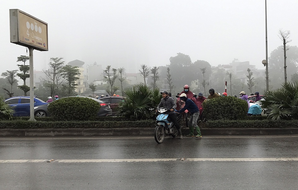 Quay cuồng trên đoạn đường tắc kinh khủng nhất Hà Nội - 15 Quay cuồng trên đoạn đường tắc kinh khủng nhất Hà Nội - 15