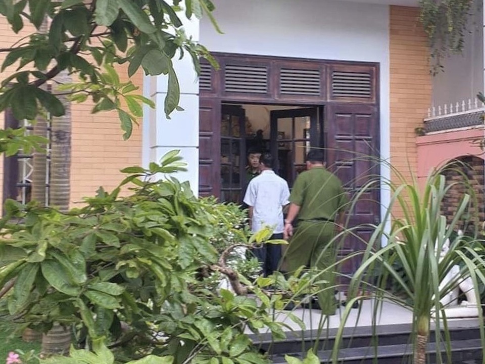 Công an khám xét nhà riêng 2 cựu lãnh đạo Sở Tài chính Đà Nẵng - 3 Công an khám xét nhà riêng 2 cựu lãnh đạo Sở Tài chính Đà Nẵng - 3