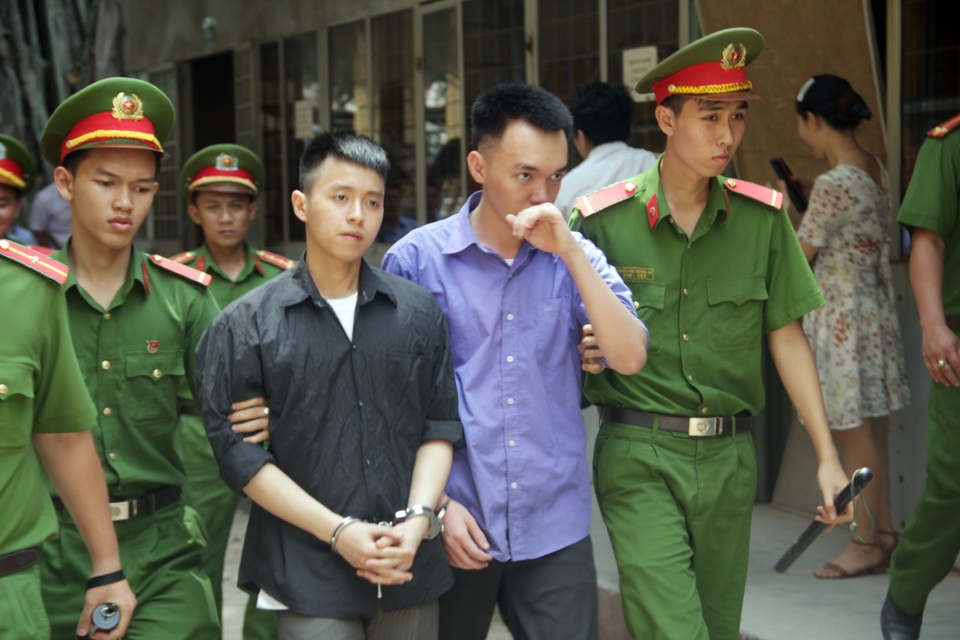 Thuê người bắn “phi công”, nguyên cán bộ tòa án lãnh án - 2 Thuê người bắn “phi công”, nguyên cán bộ tòa án lãnh án - 2
