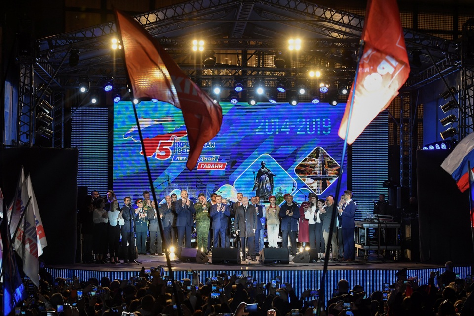 Ông Putin khai trương 2 nhà máy điện mới tại Crimea sau khi Ukraine cắt điện - 4 Ông Putin khai trương 2 nhà máy điện mới tại Crimea sau khi Ukraine cắt điện - 4