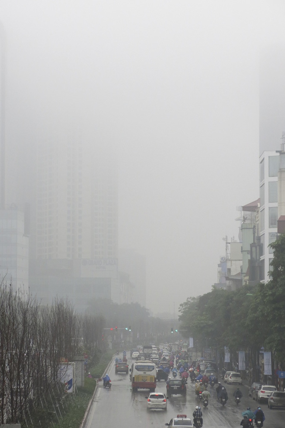 Sương mù dày đặc bao trùm khắp Hà Nội - 5 Sương mù dày đặc bao trùm khắp Hà Nội - 5