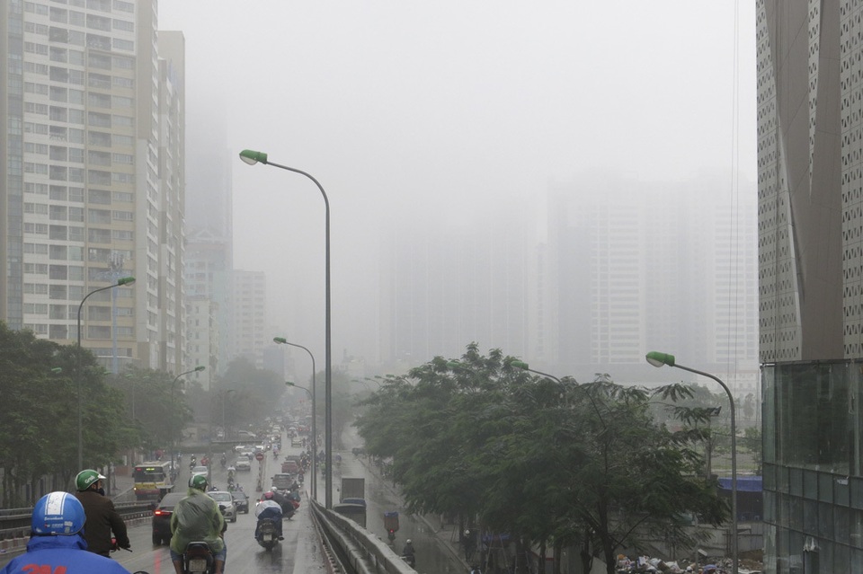 Sương mù dày đặc bao trùm khắp Hà Nội - 9 Sương mù dày đặc bao trùm khắp Hà Nội - 9