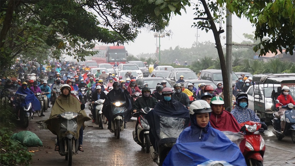 Quay cuồng trên đoạn đường tắc kinh khủng nhất Hà Nội - 9 Quay cuồng trên đoạn đường tắc kinh khủng nhất Hà Nội - 9