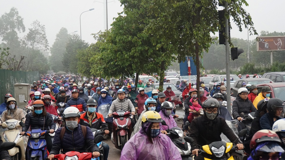 Giám đốc Sở GTVT Hà Nội: “Không đùng một cái cấm tất cả xe máy ngay” - 2 Giám đốc Sở GTVT Hà Nội: “Không đùng một cái cấm tất cả xe máy ngay” - 2