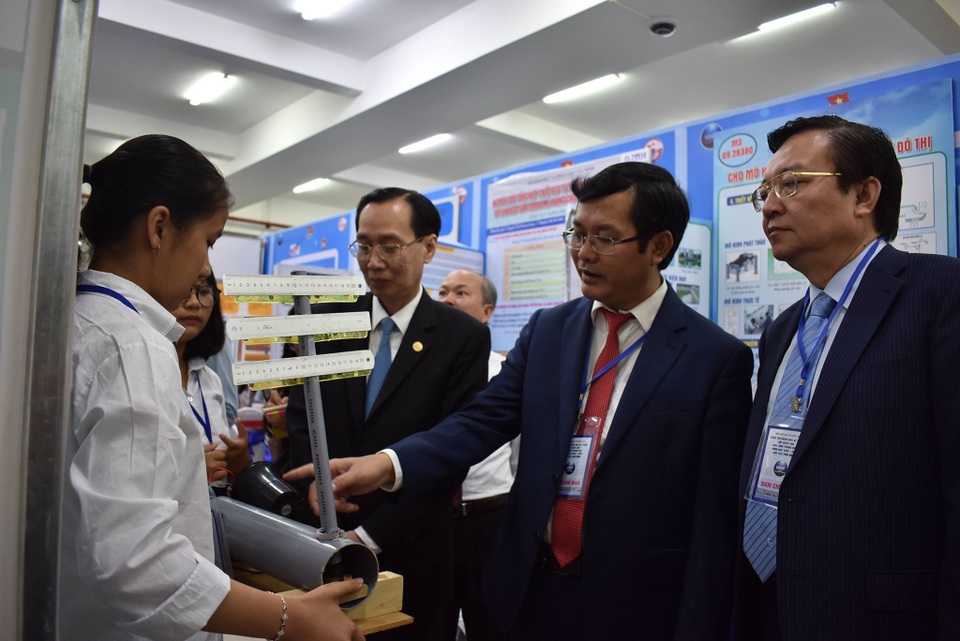 Bộ GD-ĐT sẽ thẩm định một số dự án đạt giải Khoa học kỹ thuật phía Bắc - 2 Bộ GD-ĐT sẽ thẩm định một số dự án đạt giải Khoa học kỹ thuật phía Bắc - 2