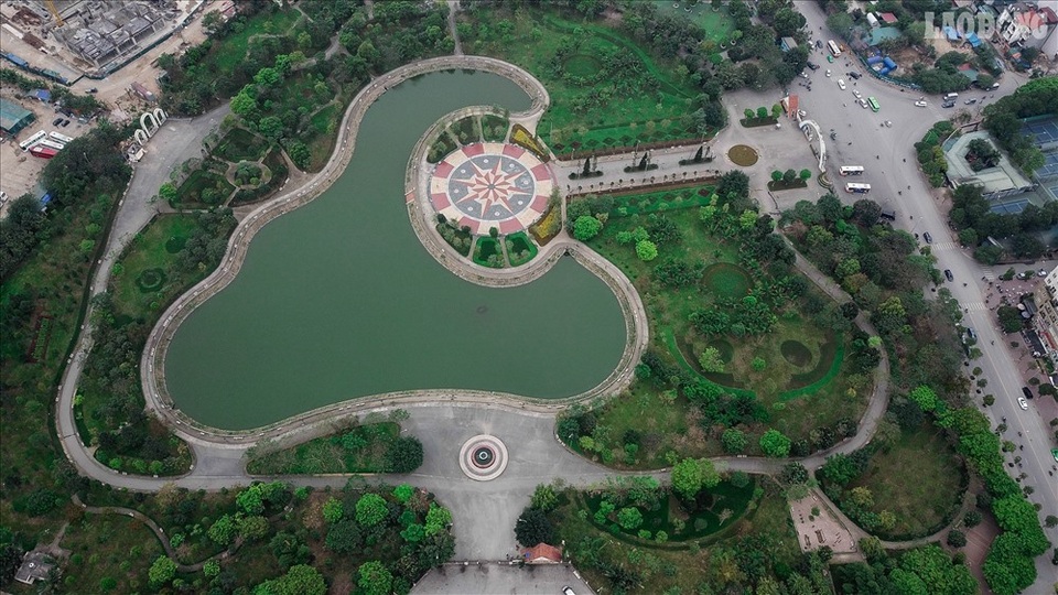 Xin cắt lá phổi xanh Cầu Giấy làm bãi đỗ xe: Dân kịch liệt phản đối - 2 Xin cắt lá phổi xanh Cầu Giấy làm bãi đỗ xe: Dân kịch liệt phản đối - 2