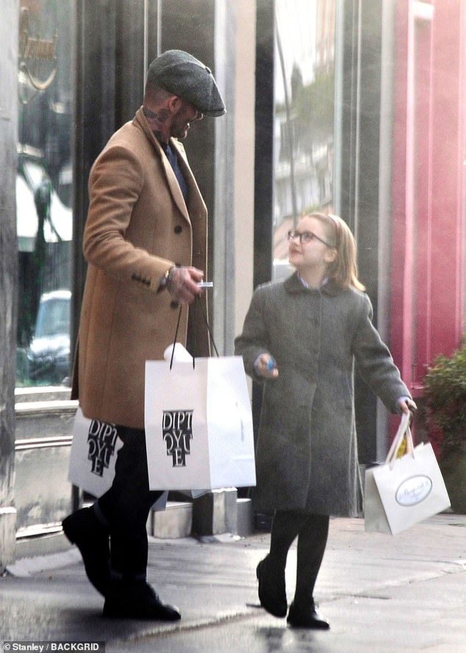 David Beckham đưa con gái đi mua sắm - 3 David Beckham đưa con gái đi mua sắm - 3