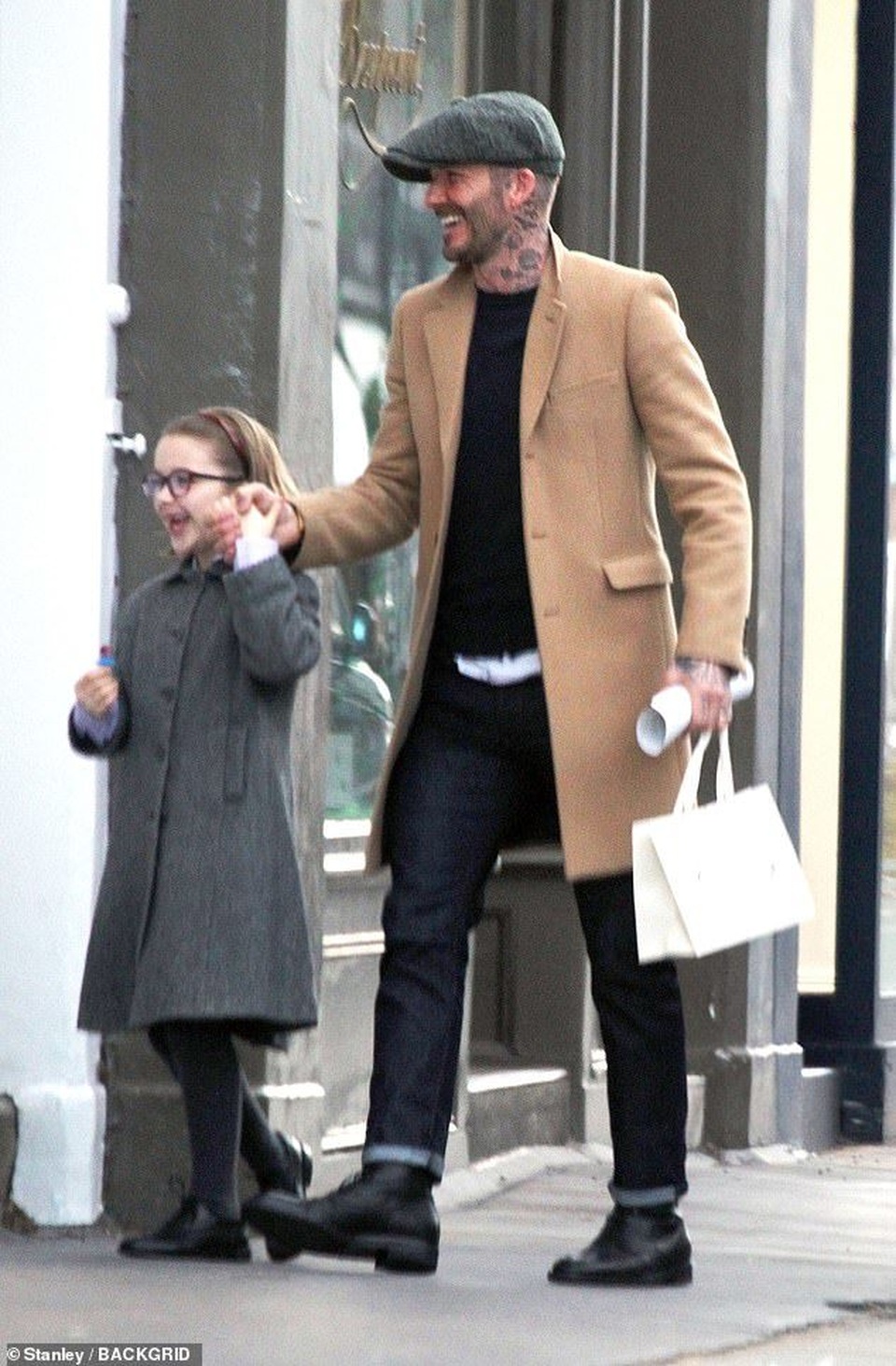 David Beckham đưa con gái đi mua sắm - 4 David Beckham đưa con gái đi mua sắm - 4