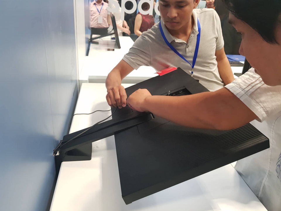 Samsung ra mắt màn hình Space tiết kiệm không gian, giá từ 15 triệu đồng - 3 Samsung ra mắt màn hình Space tiết kiệm không gian, giá từ 15 triệu đồng - 3