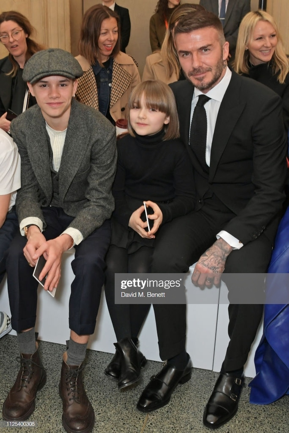 David Beckham đưa con gái đi mua sắm - 7 David Beckham đưa con gái đi mua sắm - 7
