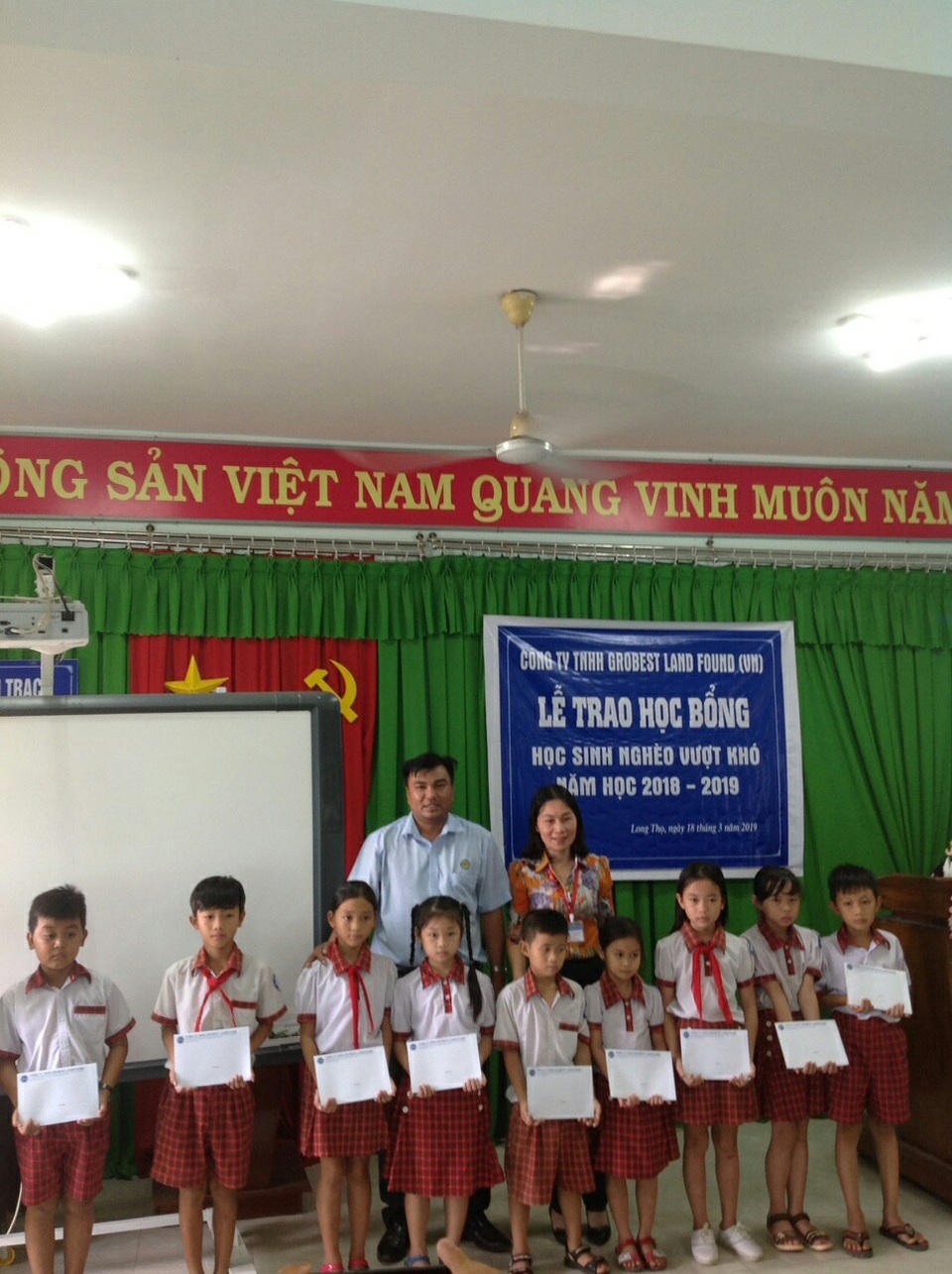 Trao học bổng Grobest đến học sinh nghèo tại Bà Rịa- Vũng Tàu và Đồng Nai - 3 Trao học bổng Grobest đến học sinh nghèo tại Bà Rịa- Vũng Tàu và Đồng Nai - 3