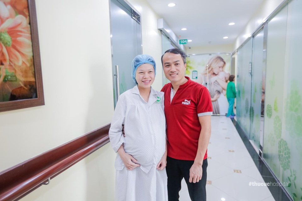 Đẻ mổ kết hợp cắt bỏ u nang buồng trứng: Hành trình sinh con sau 13 năm - 2 Đẻ mổ kết hợp cắt bỏ u nang buồng trứng: Hành trình sinh con sau 13 năm - 2
