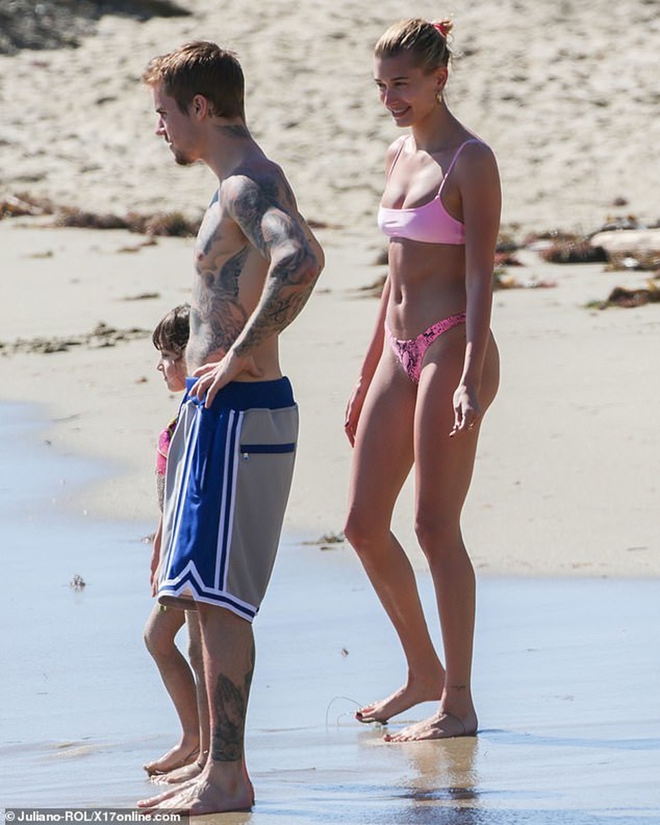 Hailey Baldwin liên tục an ủi Justin Bieber - 10 Hailey Baldwin liên tục an ủi Justin Bieber - 10