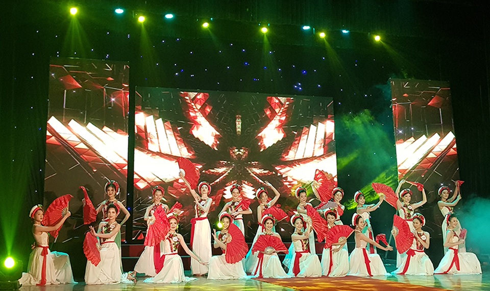 Nữ sinh biên đạo múa đăng quang Hoa khôi ĐH Văn hóa - 5
