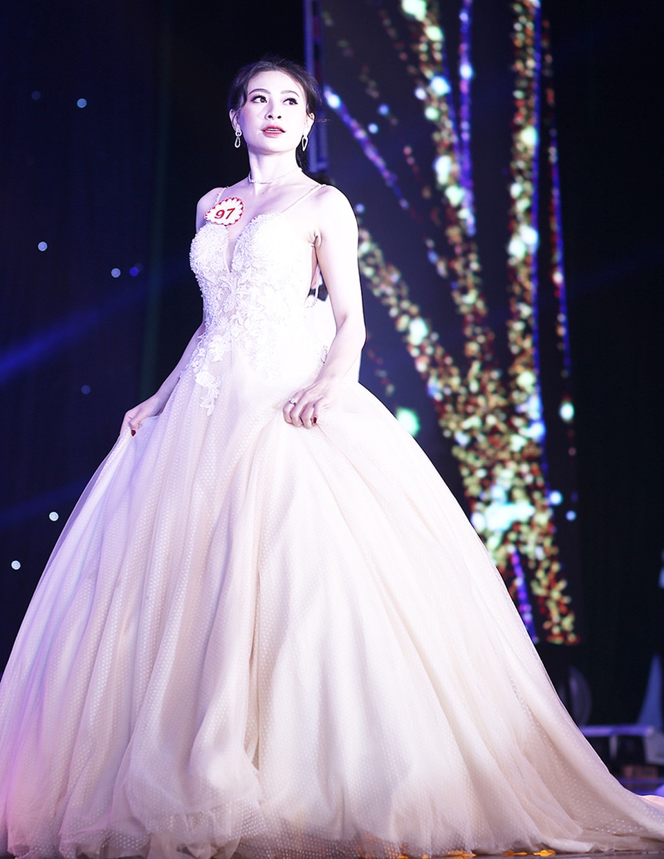 Nữ sinh biên đạo múa đăng quang Hoa khôi ĐH Văn hóa - 8