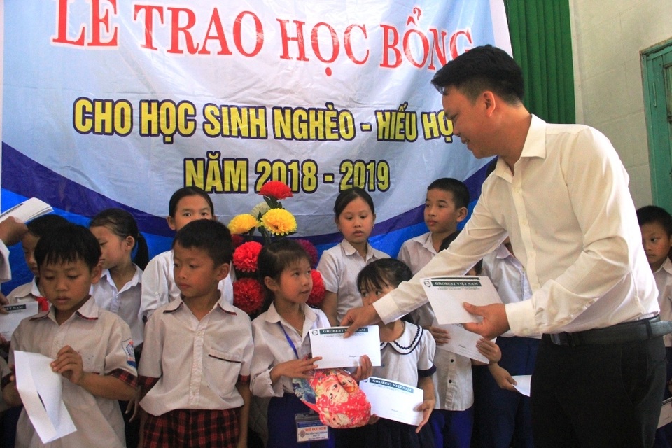 Trao 130 suất học bổng Grobest đến học sinh nghèo tỉnh Quảng Trị - 3 Trao 130 suất học bổng Grobest đến học sinh nghèo tỉnh Quảng Trị - 3