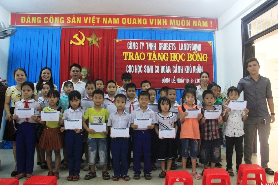 Trao 130 suất học bổng Grobest đến học sinh nghèo tỉnh Quảng Trị - 4 Trao 130 suất học bổng Grobest đến học sinh nghèo tỉnh Quảng Trị - 4
