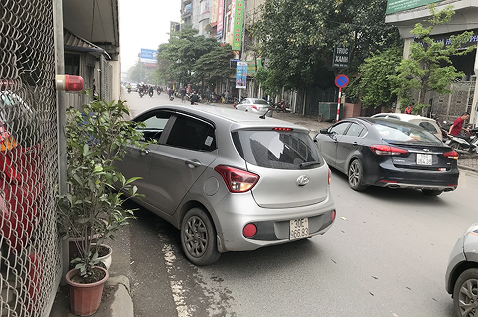 Hà Nội: Tai nạn rình rập tại các bãi xe vừa bị Bộ GTVT bác bỏ - 10 Hà Nội: Tai nạn rình rập tại các bãi xe vừa bị Bộ GTVT bác bỏ - 10