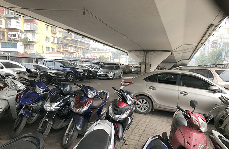 Hà Nội: Tai nạn rình rập tại các bãi xe vừa bị Bộ GTVT bác bỏ - 4 Hà Nội: Tai nạn rình rập tại các bãi xe vừa bị Bộ GTVT bác bỏ - 4