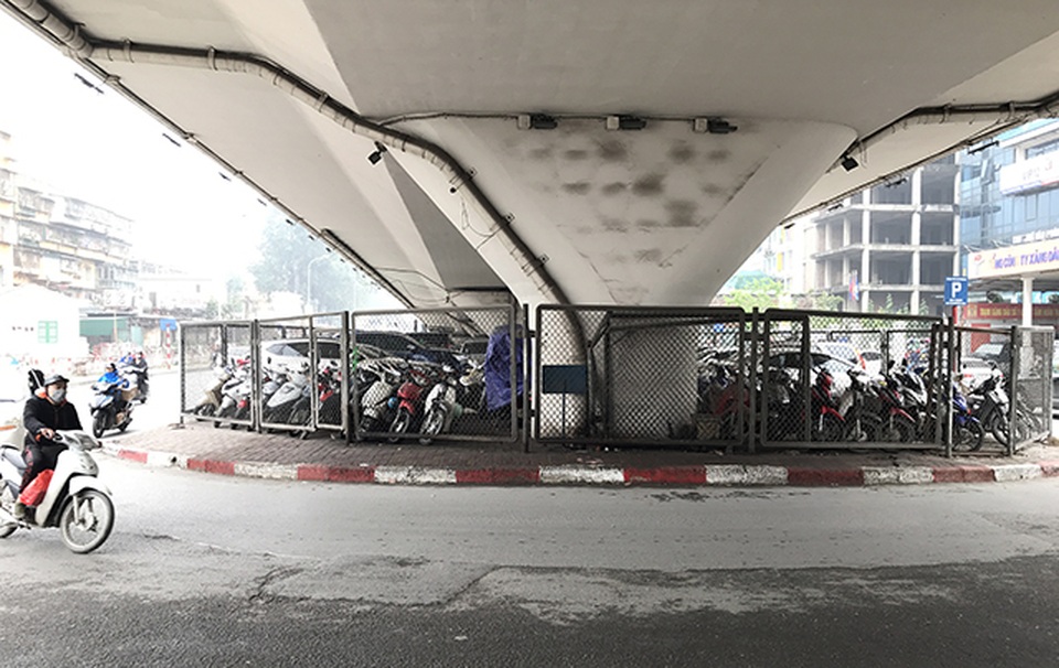 Hà Nội: Tai nạn rình rập tại các bãi xe vừa bị Bộ GTVT bác bỏ - 3 Hà Nội: Tai nạn rình rập tại các bãi xe vừa bị Bộ GTVT bác bỏ - 3