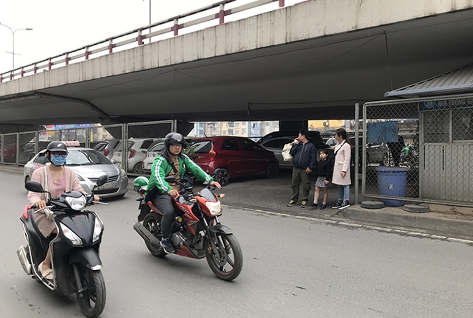 Hà Nội: Tai nạn rình rập tại các bãi xe vừa bị Bộ GTVT bác bỏ - 9 Hà Nội: Tai nạn rình rập tại các bãi xe vừa bị Bộ GTVT bác bỏ - 9