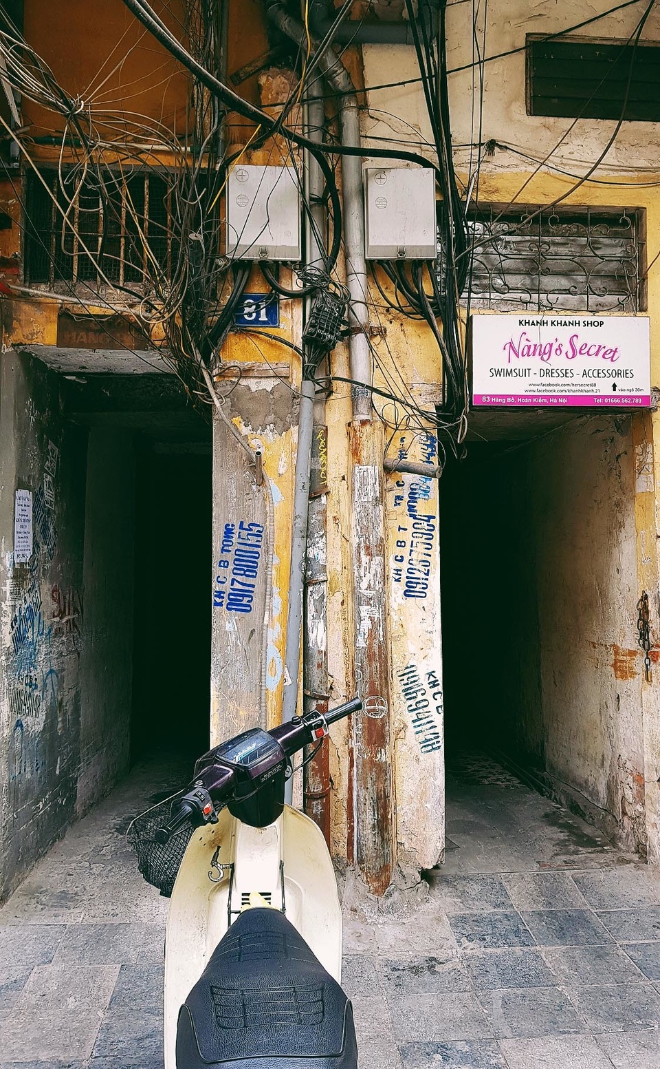 Ngõ siêu hẹp, sâu hun hút ở khu phố cổ Hà Nội - 2