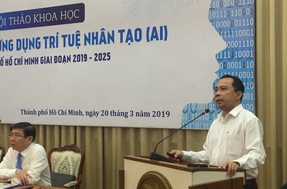 pgs ts vũ hải quân phát biểu.JPG pgs ts vũ hải quân phát biểu.JPG