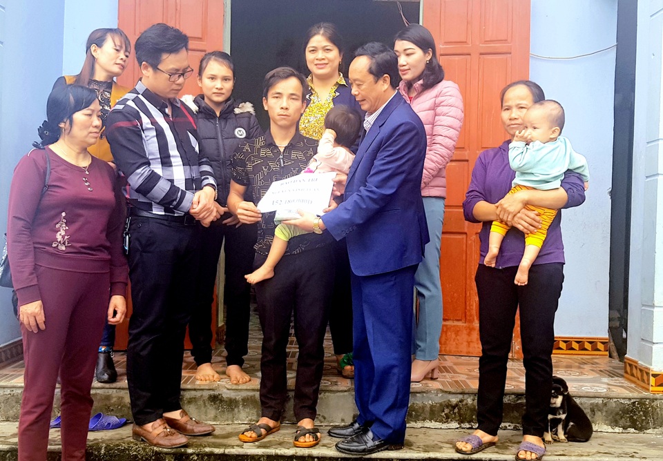 Bạn đọc giúp đỡ 2 hoàn cảnh nhân ái ở xứ Nghệ hơn 240 triệu đồng - 4 Bạn đọc giúp đỡ 2 hoàn cảnh nhân ái ở xứ Nghệ hơn 240 triệu đồng - 4