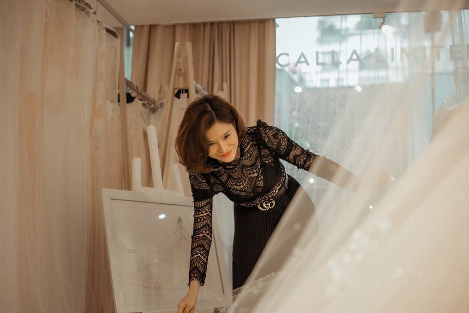 Richkid Trinh Hoàng khẳng định đẳng cấp khi diện hai thiết kế Calla trong ngày thành hôn - 5 Richkid Trinh Hoàng khẳng định đẳng cấp khi diện hai thiết kế Calla trong ngày thành hôn - 5