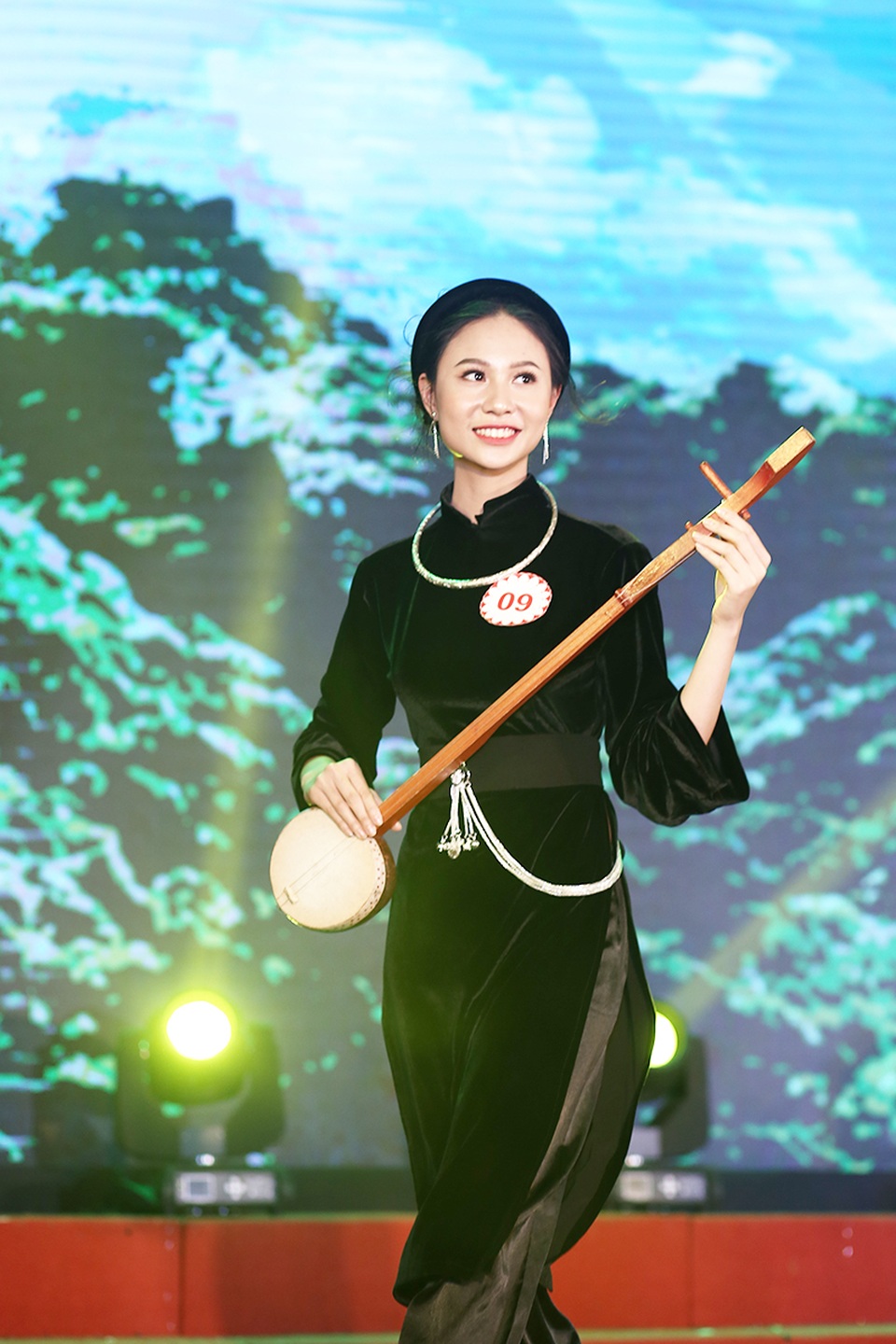 trang_phuc_dan_toc_(10).JPG trang_phuc_dan_toc_(10).JPG