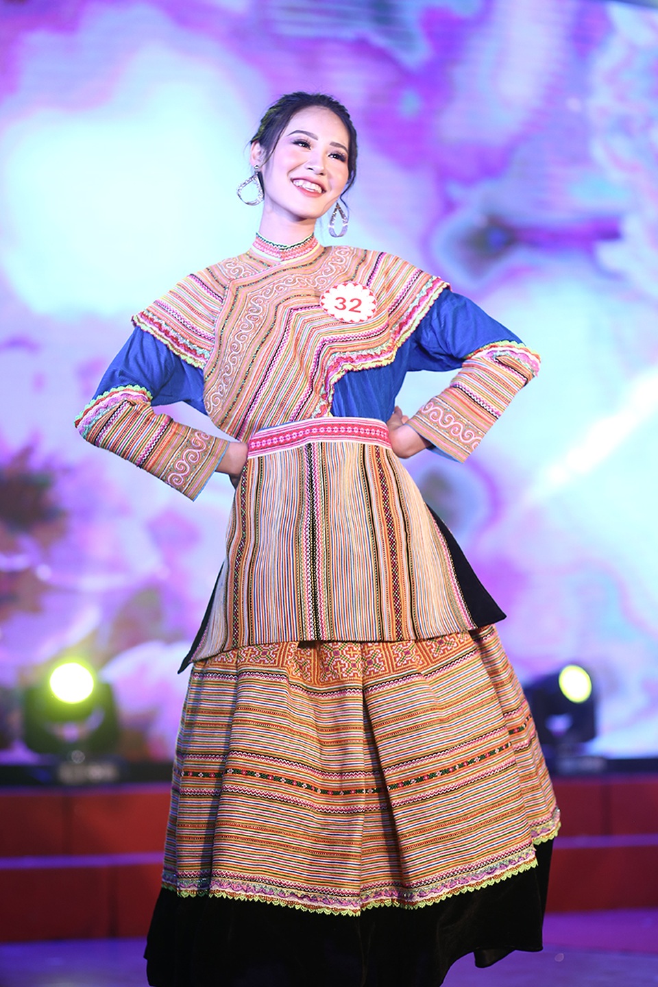 trang_phuc_dan_toc_(2).JPG trang_phuc_dan_toc_(2).JPG