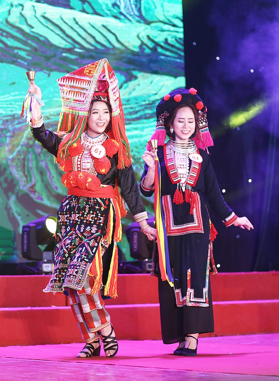 trang_phuc_dan_toc_(3).JPG trang_phuc_dan_toc_(3).JPG