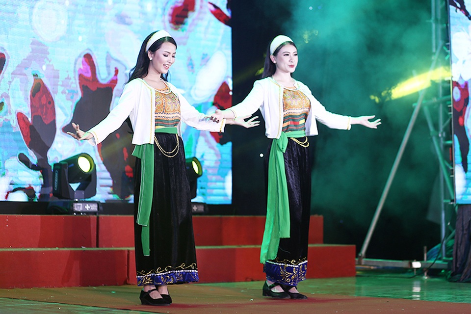 trang_phuc_dan_toc_(7).JPG trang_phuc_dan_toc_(7).JPG