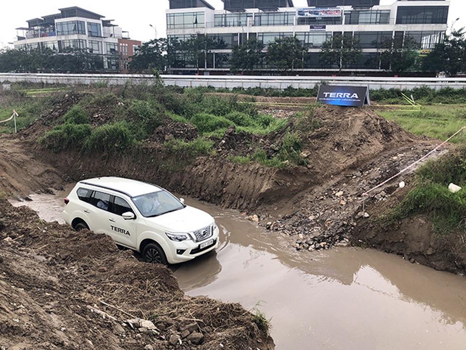 Nissan Terra - Đối thủ đáng gờm ở phân khúc SUV 7 chỗ - 3 Nissan Terra - Đối thủ đáng gờm ở phân khúc SUV 7 chỗ - 3