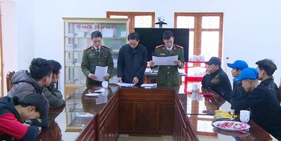 Cay đắng phận người lao động chui bên kia biên giới - 1 Cay đắng phận người lao động chui bên kia biên giới - 1