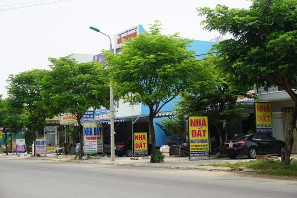 Đại gia ô tô bỏ hoang showroom, ôm tiền đổ về Đà Nẵng buôn đất - 3 Đại gia ô tô bỏ hoang showroom, ôm tiền đổ về Đà Nẵng buôn đất - 3