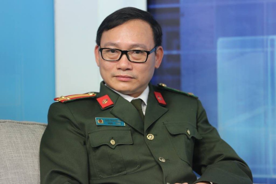 Vụ sàm sỡ trong thang máy bị xử phạt 200 nghìn: Quá nhẹ và gây phản cảm lớn cho dư luận! - 1 Vụ sàm sỡ trong thang máy bị xử phạt 200 nghìn: Quá nhẹ và gây phản cảm lớn cho dư luận! - 1