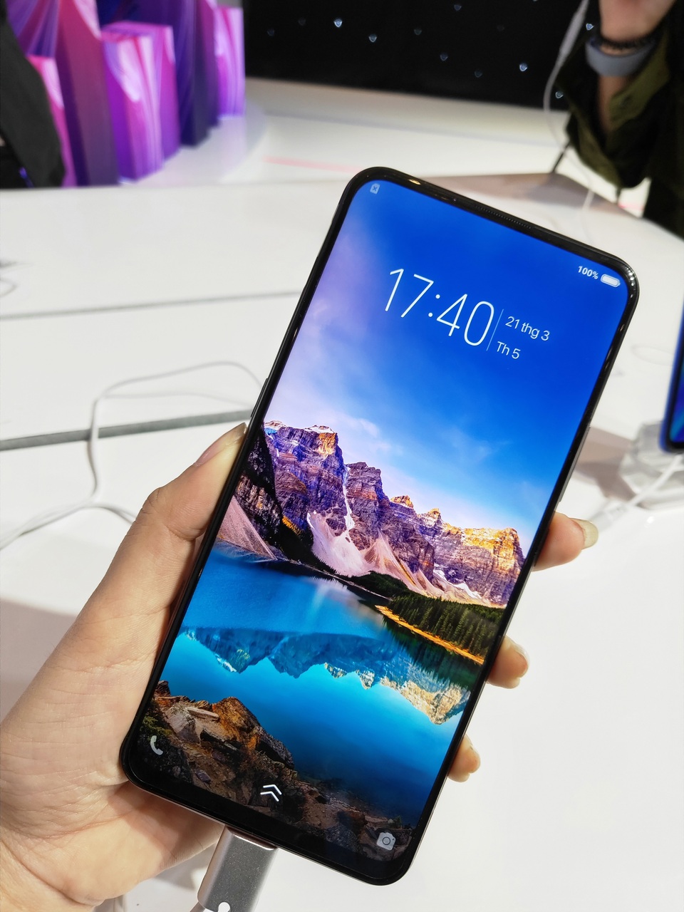 Ra mắt Vivo V15, camera tàng hình, giá 7,9 triệu đồng - 2 Ra mắt Vivo V15, camera tàng hình, giá 7,9 triệu đồng - 2