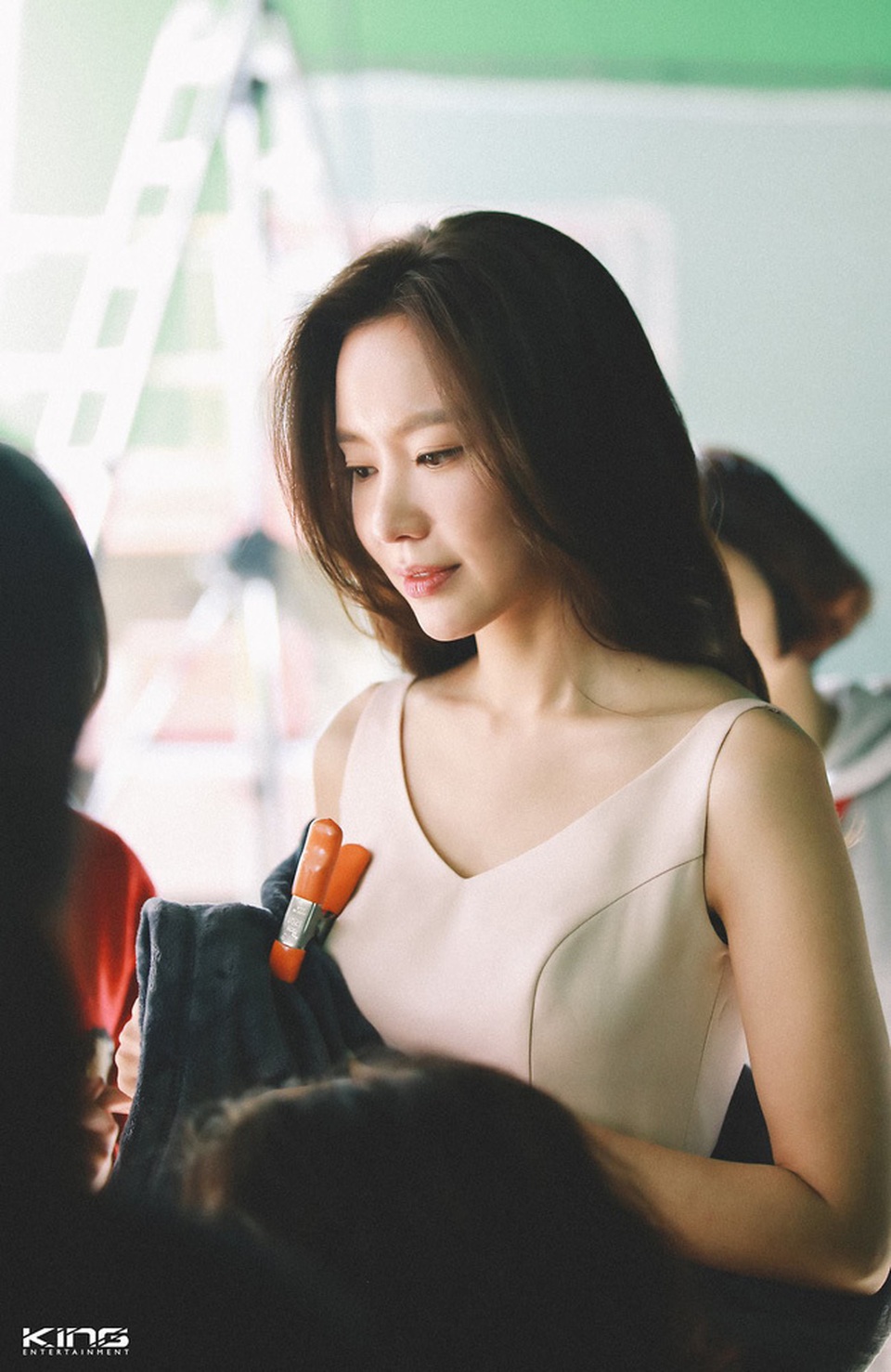 “Choáng ngợp” trước vẻ đẹp không tuổi của nữ hoàng “Sắc đẹp ngàn cân” - 8 “Choáng ngợp” trước vẻ đẹp không tuổi của nữ hoàng “Sắc đẹp ngàn cân” - 8
