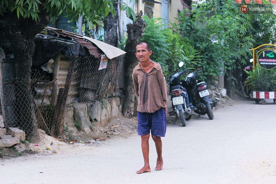 Người mẹ 60 năm chạy theo đút cơm cho con - 2 Người mẹ 60 năm chạy theo đút cơm cho con - 2