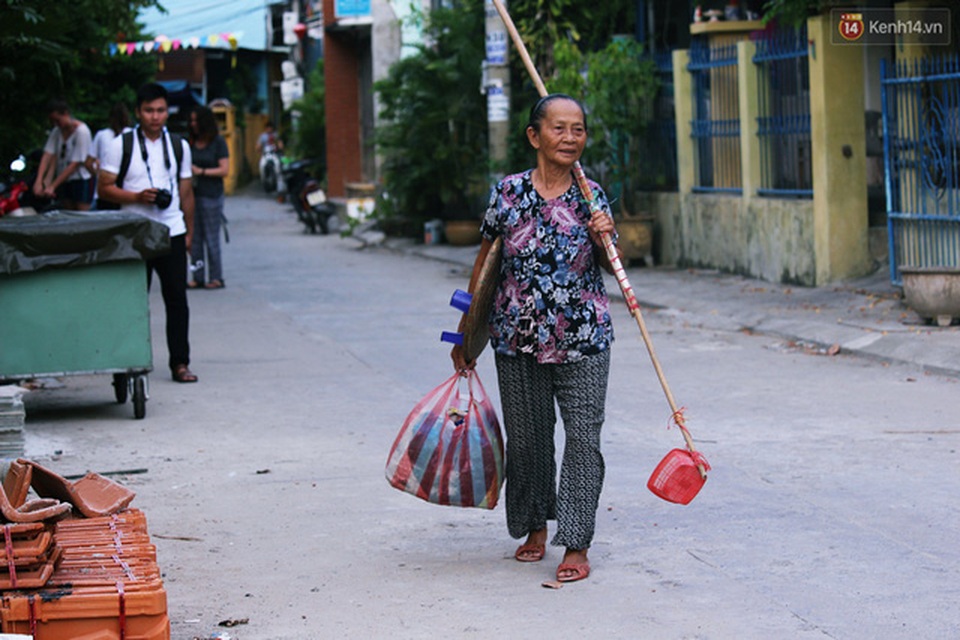 Người mẹ 60 năm chạy theo đút cơm cho con - 7 Người mẹ 60 năm chạy theo đút cơm cho con - 7