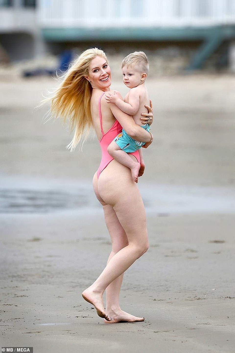 Heidi Montag diện áo tắm bốc lửa - 3 Heidi Montag diện áo tắm bốc lửa - 3